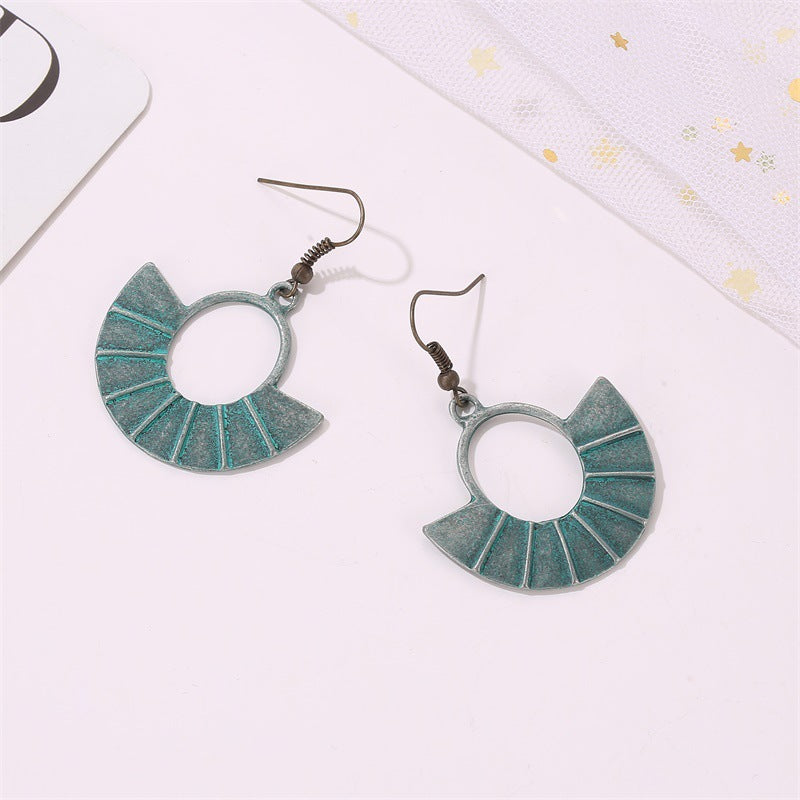 Wholesale Vintage Scalloped Alloy Earrings